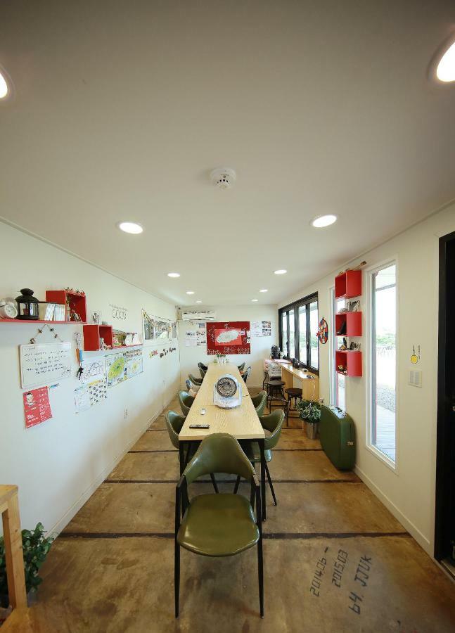 Jjuk Guesthouse Jeju Bagian luar foto