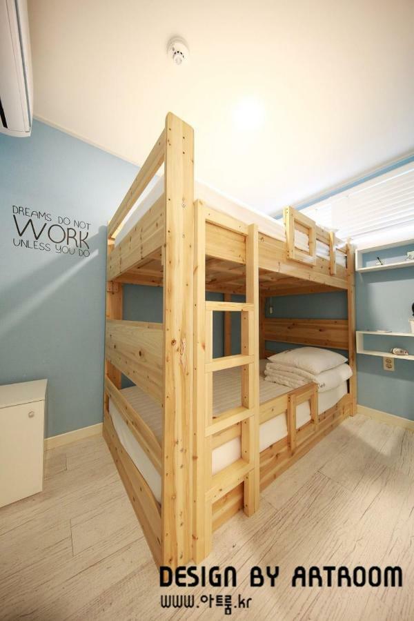 Jjuk Guesthouse Jeju Bagian luar foto