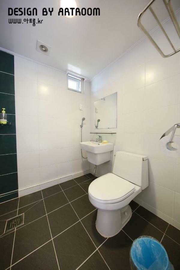 Jjuk Guesthouse Jeju Bagian luar foto